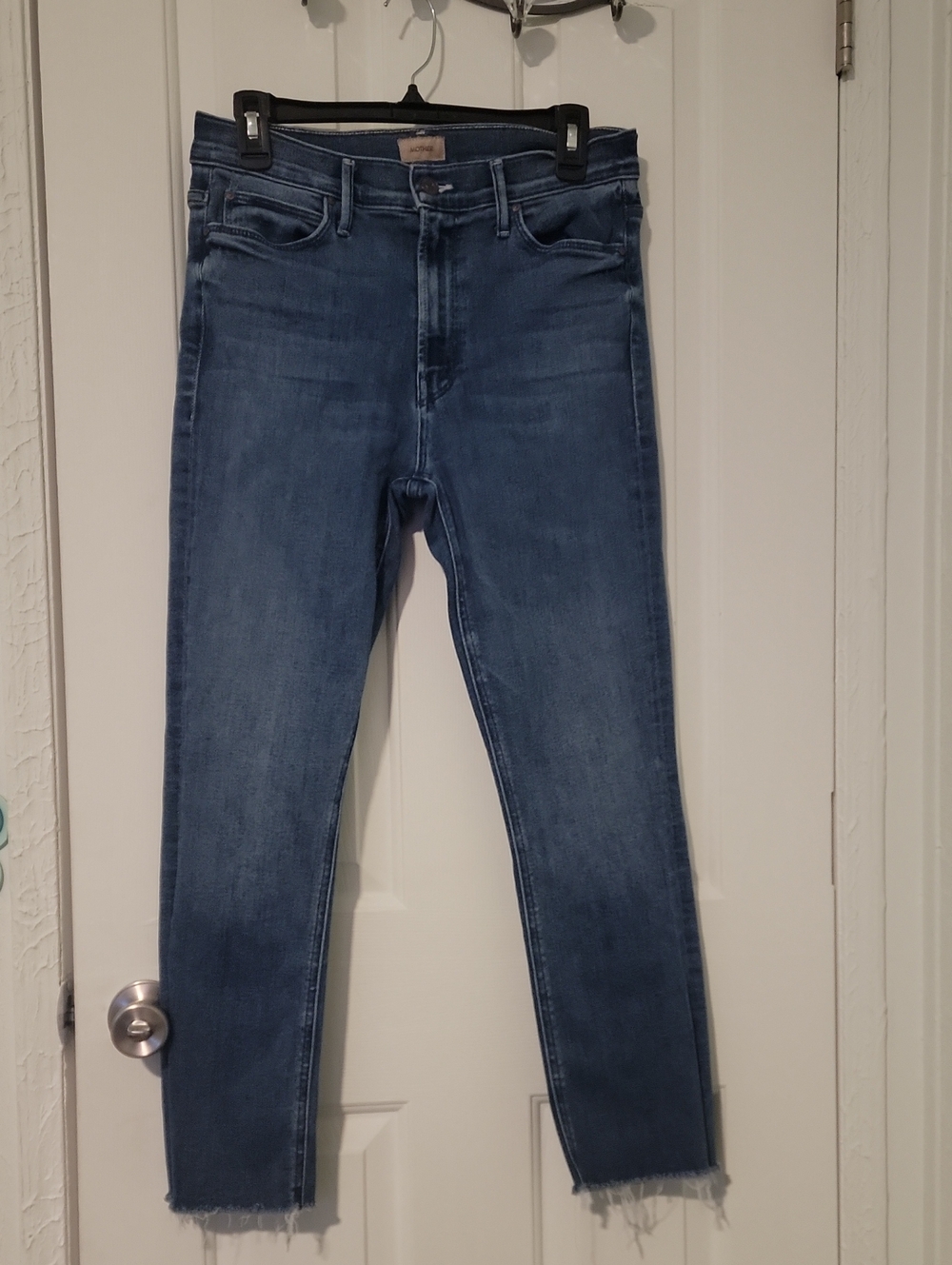 MOTHER Midrise Dazzler Crop Fray Jeans in Medium Faded Blue Wash Size 30